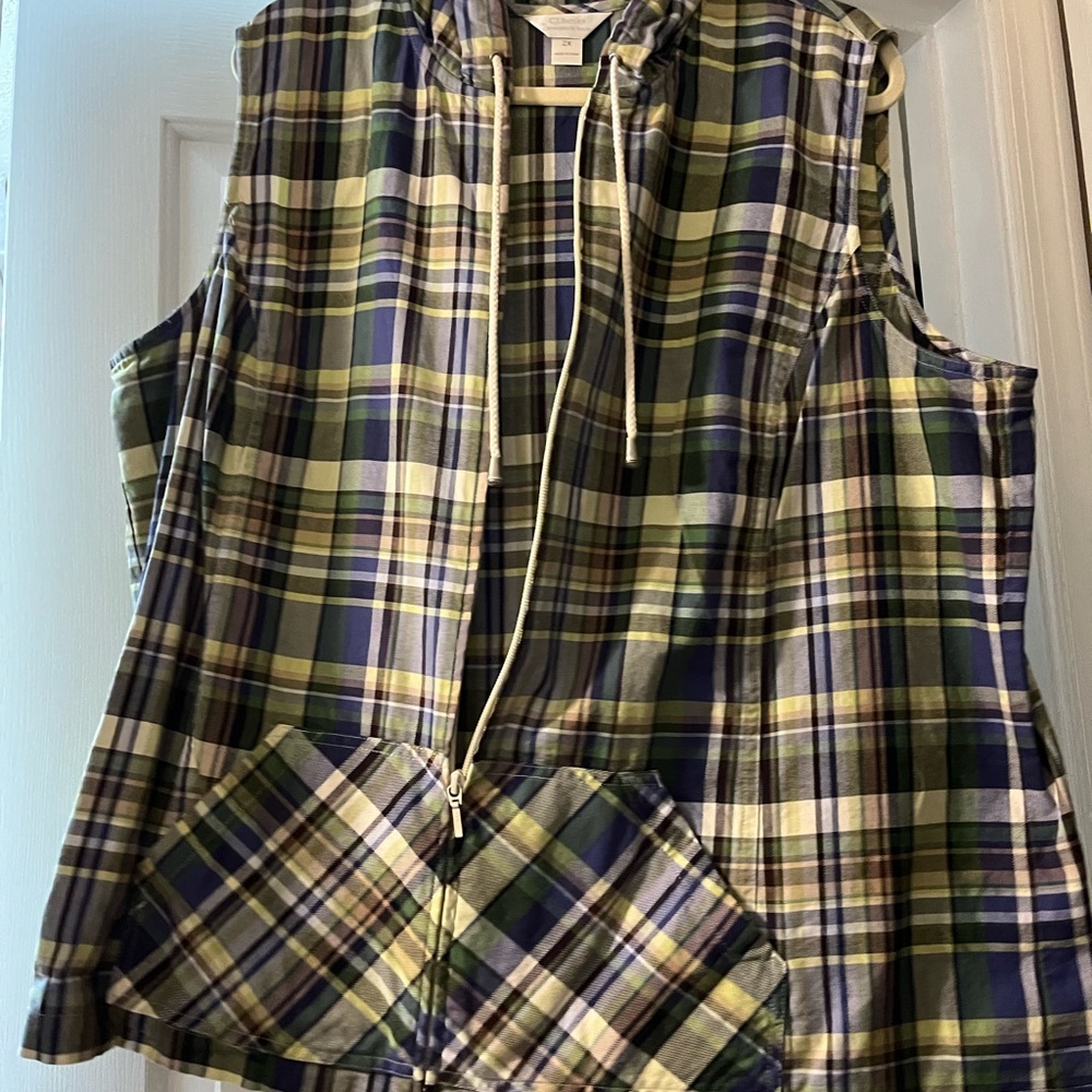 Women's plaid vest, zip up w/hood size 2X